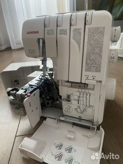 Бытовой оверлок Janome ML 785
