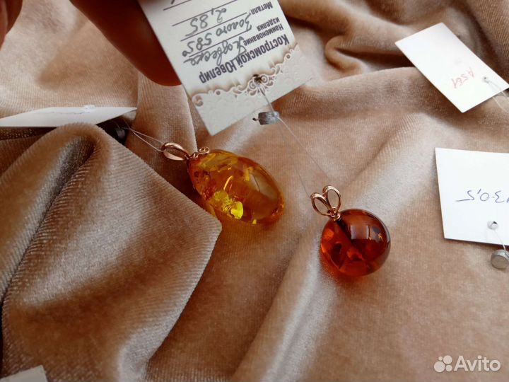 Подвески и кольца с янтарём, золото