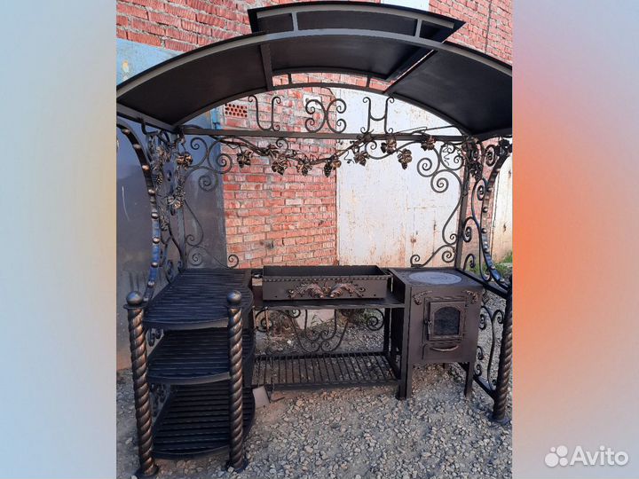 Мангал с крышей