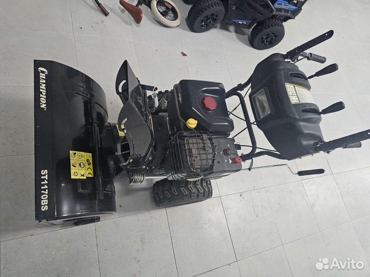 Снегоуборщик бензиновый Champion ST1170BS