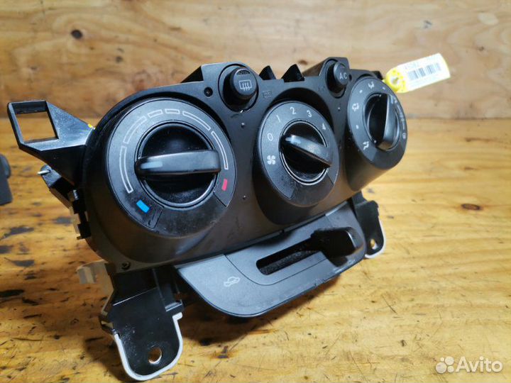 Блок управления климат контролем Mazda Demio DE3FS