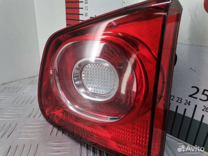 Фонарь крышки багажника правый Volkswagen Tiguan
