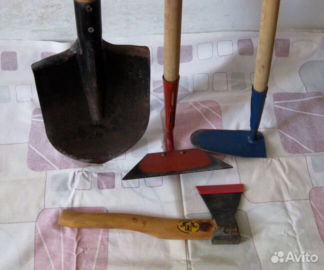 Садовый инвентарь бу, лопата, топор, тяпки