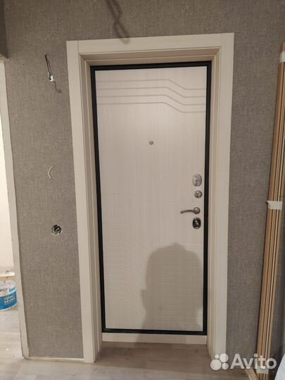 Входная дверь с откосами