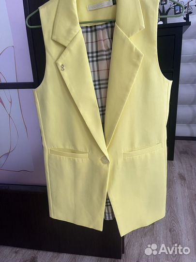 Брючный костюм с жилетом 44