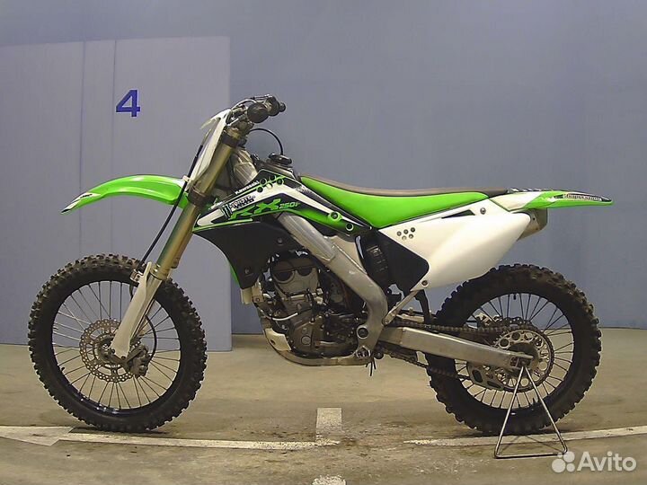 Продам кроссовый мотоцикл Kawasaki KX250F