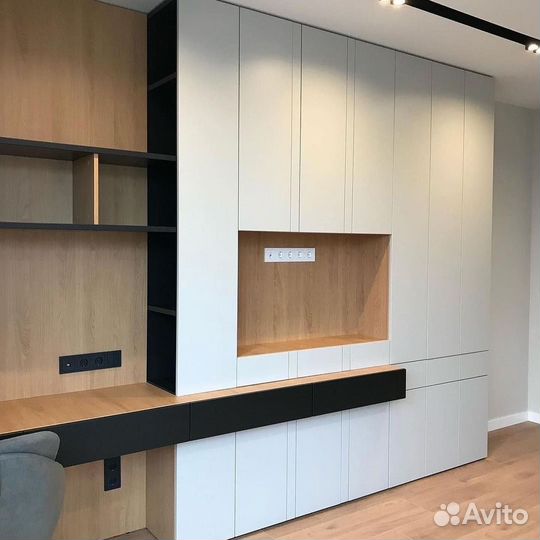 Рабочая зона со шкафом