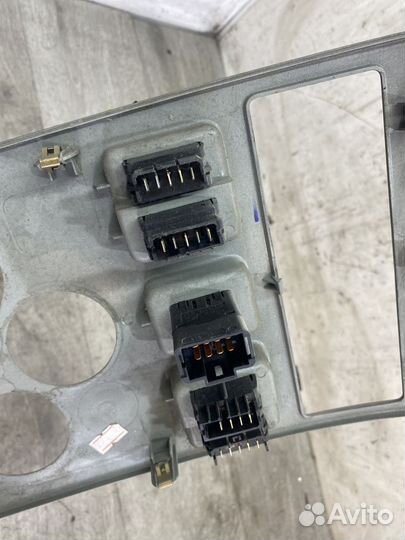 Консоль центральная Renault Logan