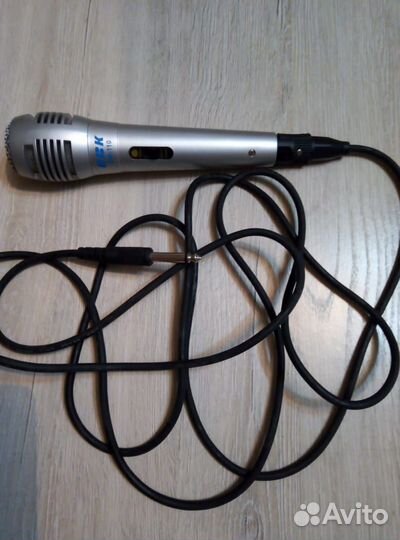 Вокальный динамический микрофон