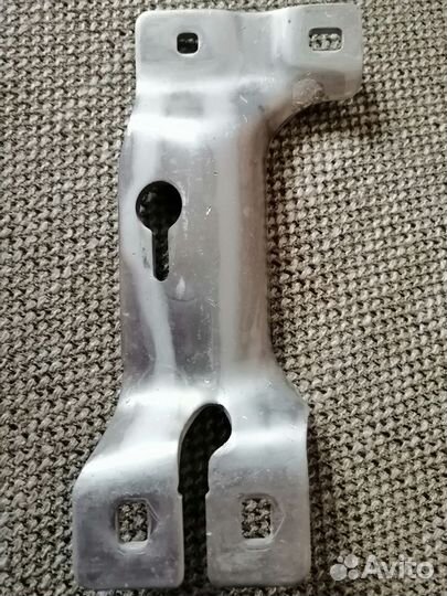 Кронштейн усилителя бампера BMW 5 G30