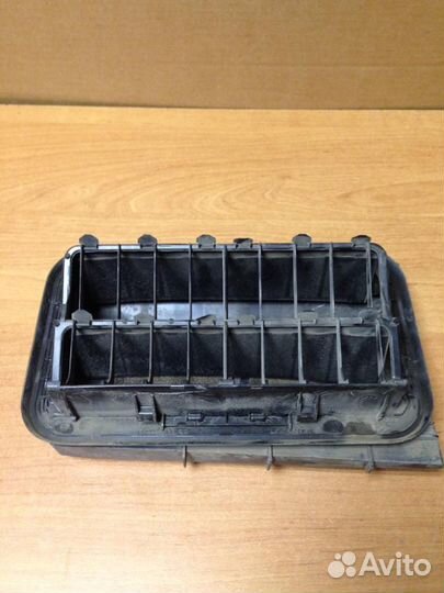 Клапан вентиляции правый Toyota Land Cruiser 200