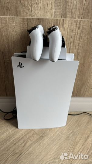 PS5+Зарядная станция+2 Джостика