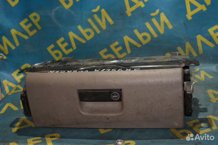 Бардачок Chrysler Voyager 4