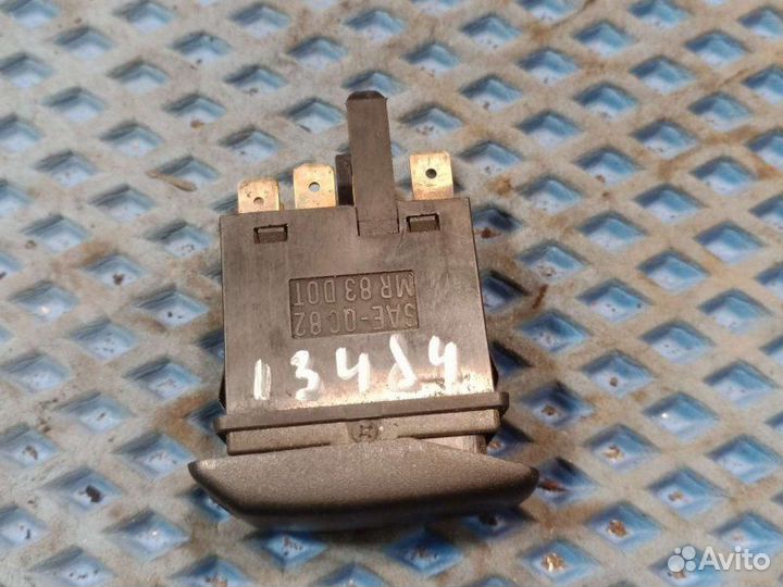 Кнопка аварийной сигнализации Volkswagen Golf 2