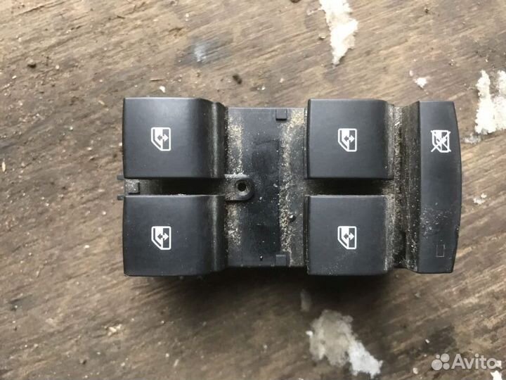 Блок управления стеклоподъемниками Chevrolet Cruze