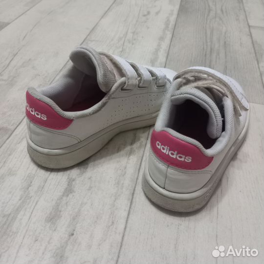 Кроссовки adidas для девочки