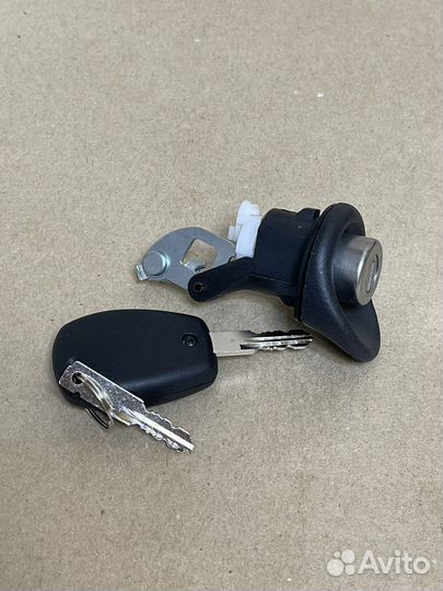 Новый Замок багажника Renault Logan Sandero