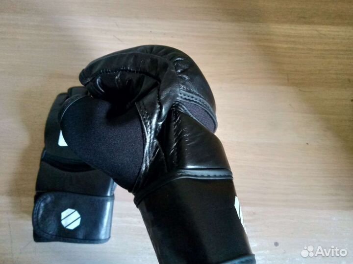 Перчатки UFC