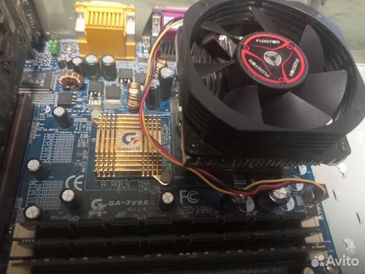 Материнская плата с процессором и памятью