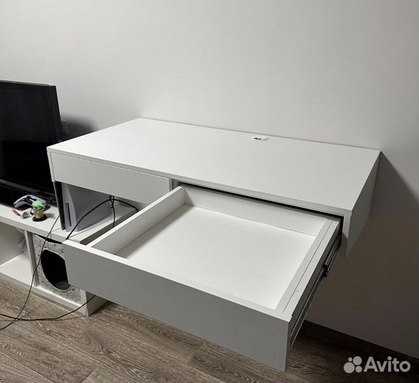 Навесной стол