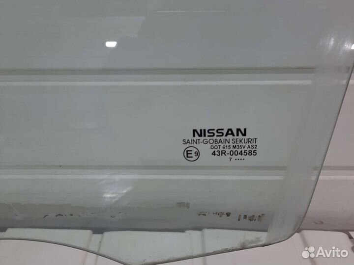 Переднее левое стекло на Ниссан Тиида С11