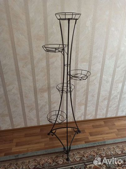 Подставка под цветы металлическая