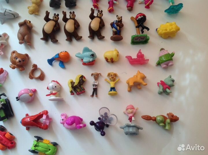 Игрушки киндер сюрприз и чупа чупс