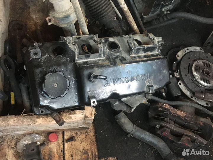 Митсубиши Лансер 9 клапанная крышка