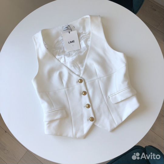 Жилетка жилет белая L новая lime