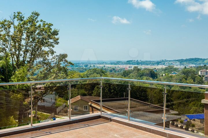 Коттедж 202 м² на участке 6 сот.