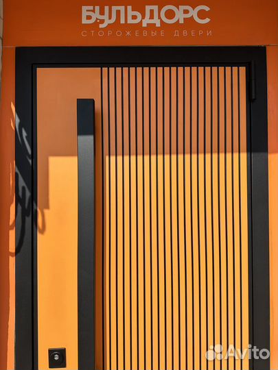 Уличная дверь с терморазрывом HPL