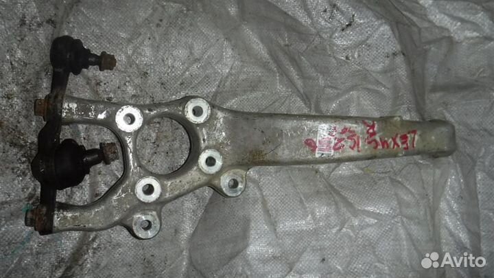 Кулак поворотный передний правый Lexus IS 200/220