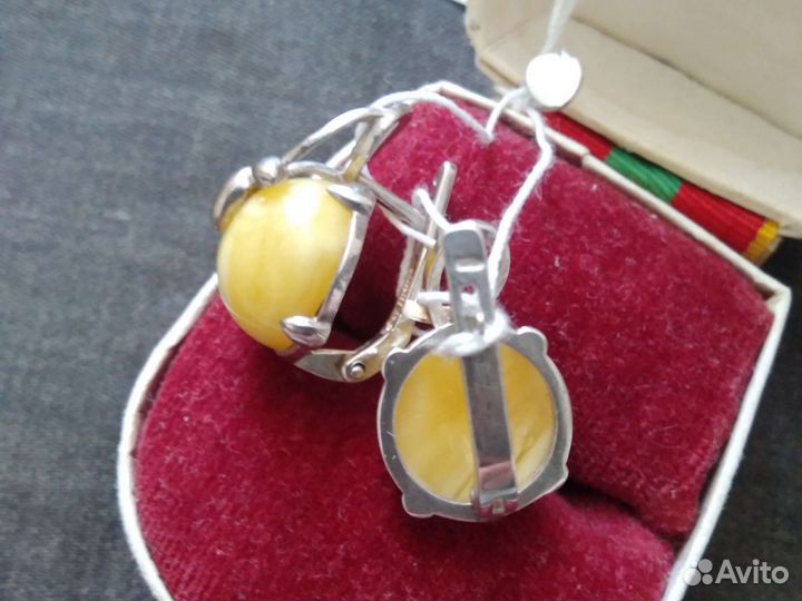 Серебряные серьги с королевским янтарем