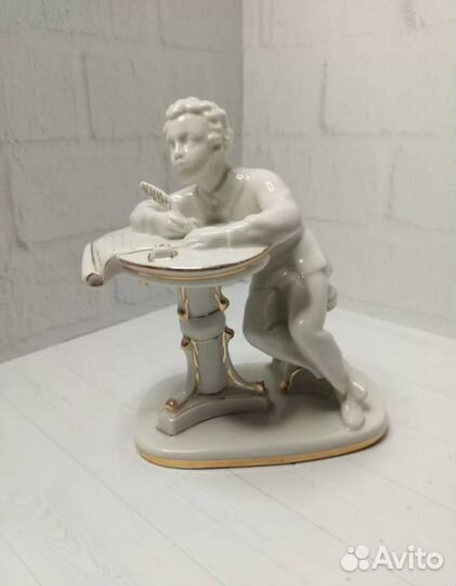 Юный Пушкин за столом, лфз. СССР