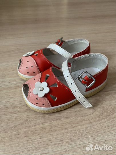 Сандалии для девочки