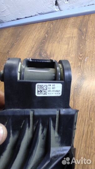 Педаль тормоза Skoda Rapid лифтбек 1.6 2015