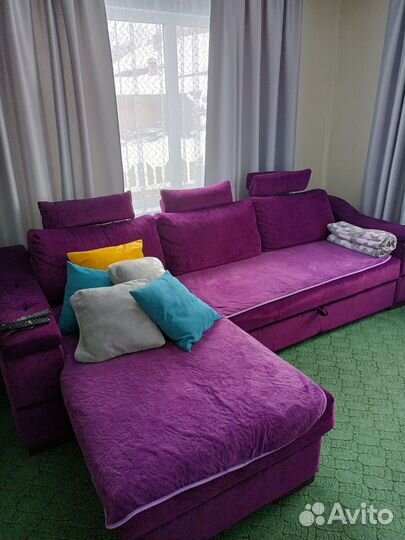 Угловой диван с оттоманкой