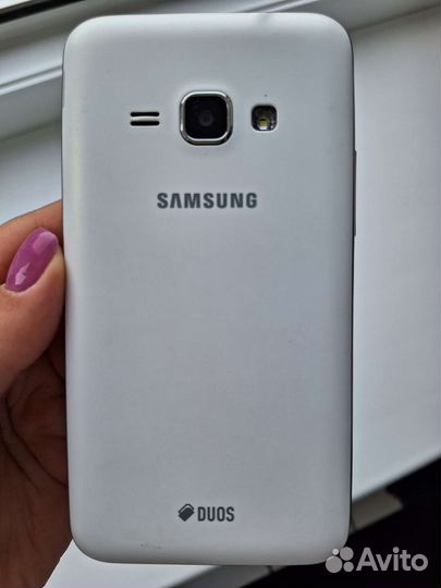 Телефон Samsung galaxy J1 (2016)