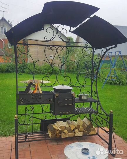 Кованый мангал с крышей