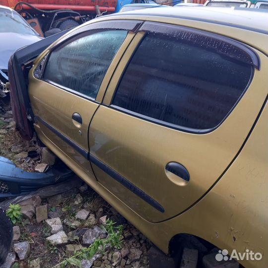 Двери Peugeot 206, запчасти пежо