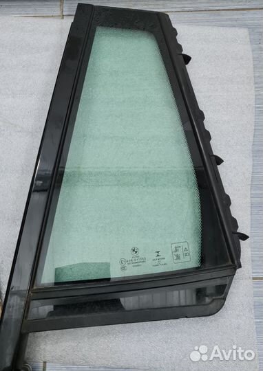 Заднее левое стекло(форточка) двери
