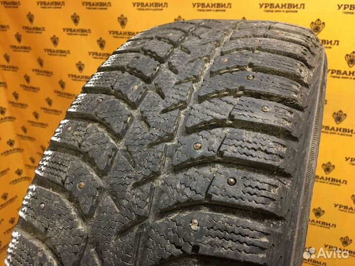 Bridgestone Ice Cruiser 5000 215/55 R16 93T