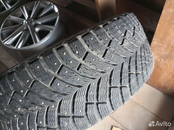 Michelin X-Ice North 4 215/55 R17 22T