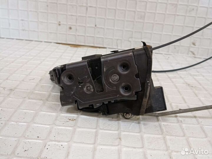 Замок двери задней правой Mazda 3 bk