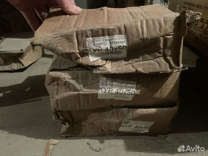 Крепежный уголок равносторонний кур 50*40