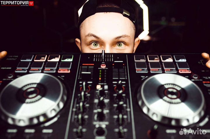 Диджей (+звук, свет, микрофоны, аппаратура)