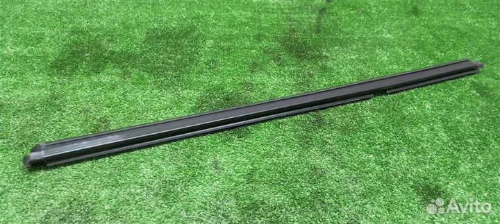 Уплотнитель VW Tiguan 2011-2019