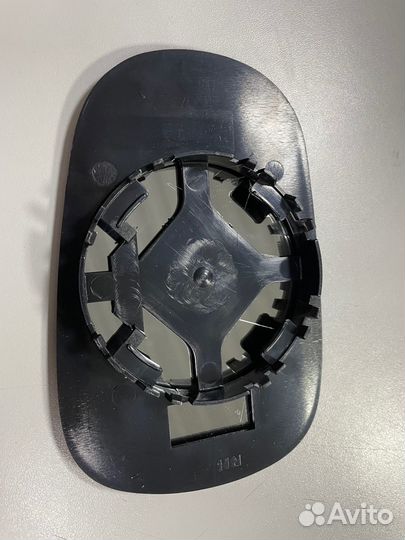 Стекло зеркала заднего вида правое Renault Clio