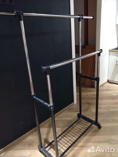 Вешалка для одежды напольная металлическая