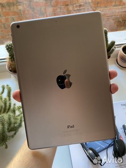 iPad Air 16 Гб Wi-Fi Серый космос